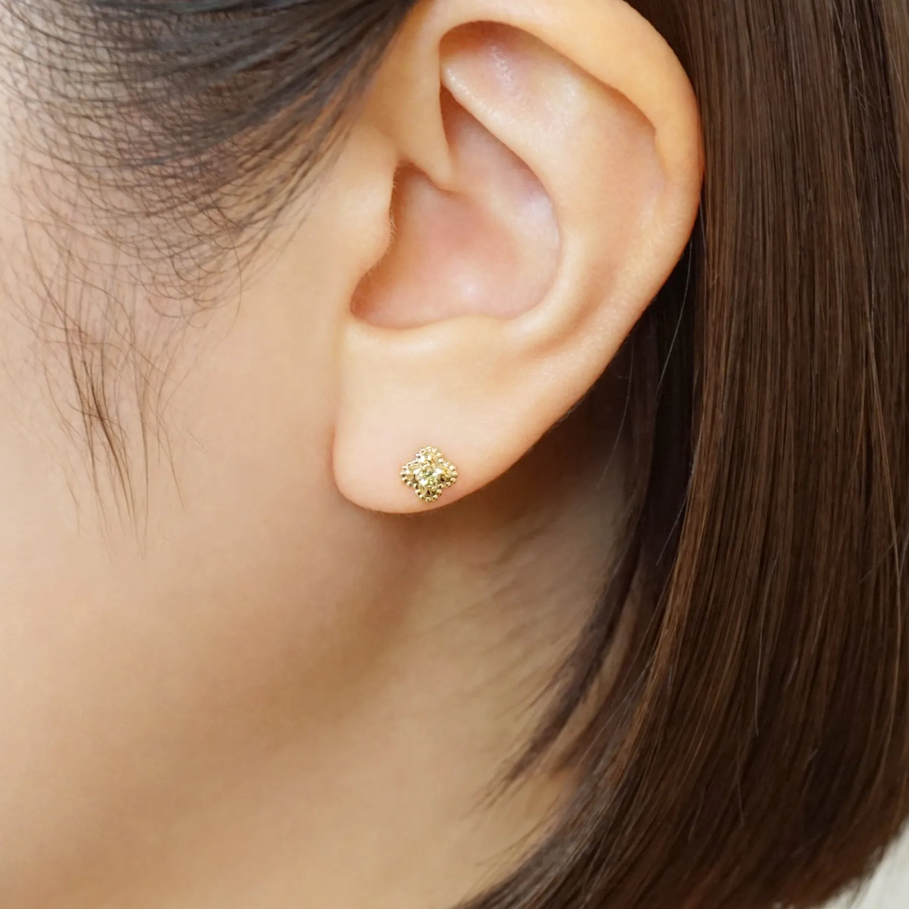 18K/10K Peridot Milgrain Flower Stud Earrings (Yellow Gold)