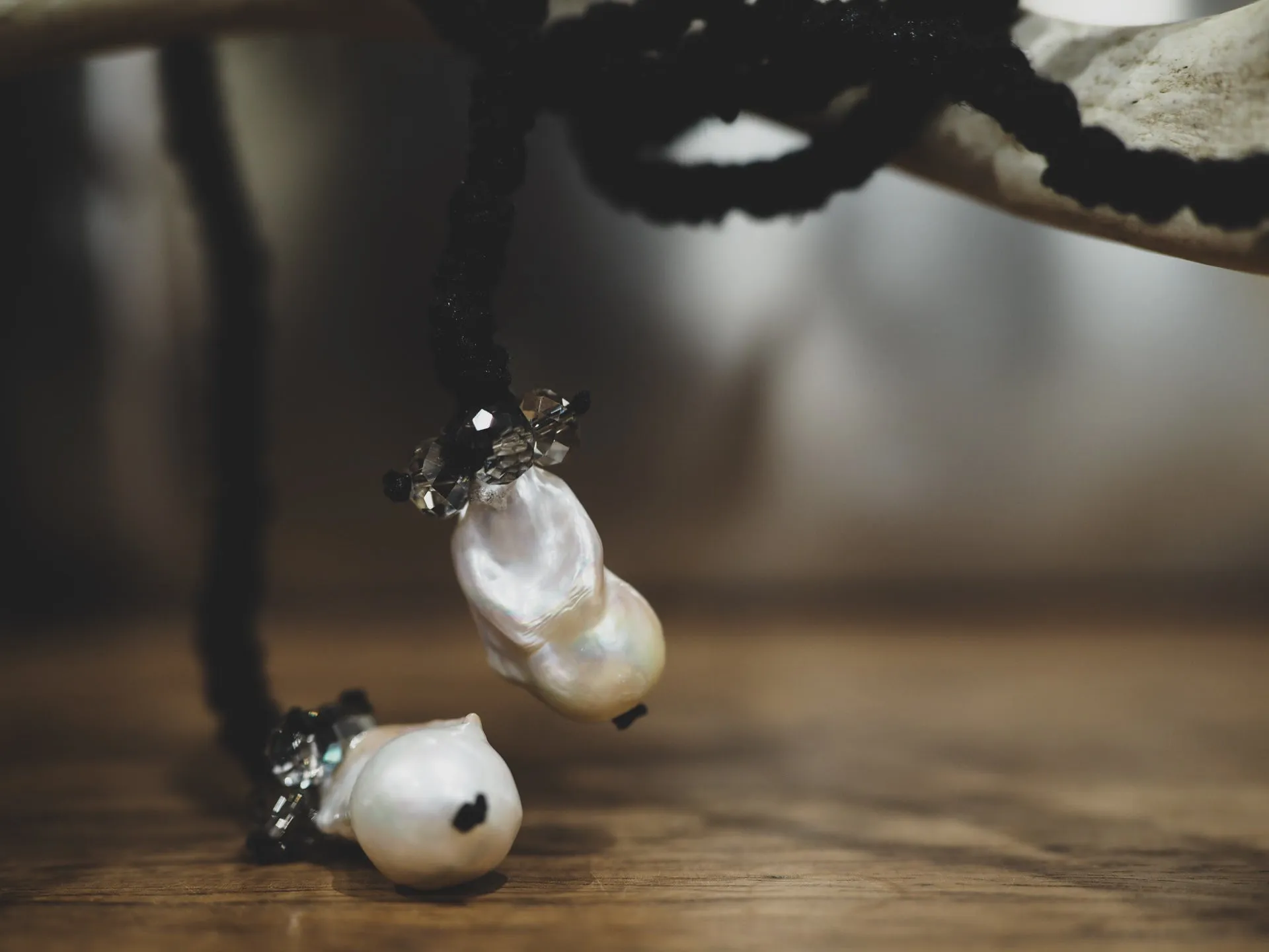 Silk Drop Pearl Lariat Necklace With Quartz