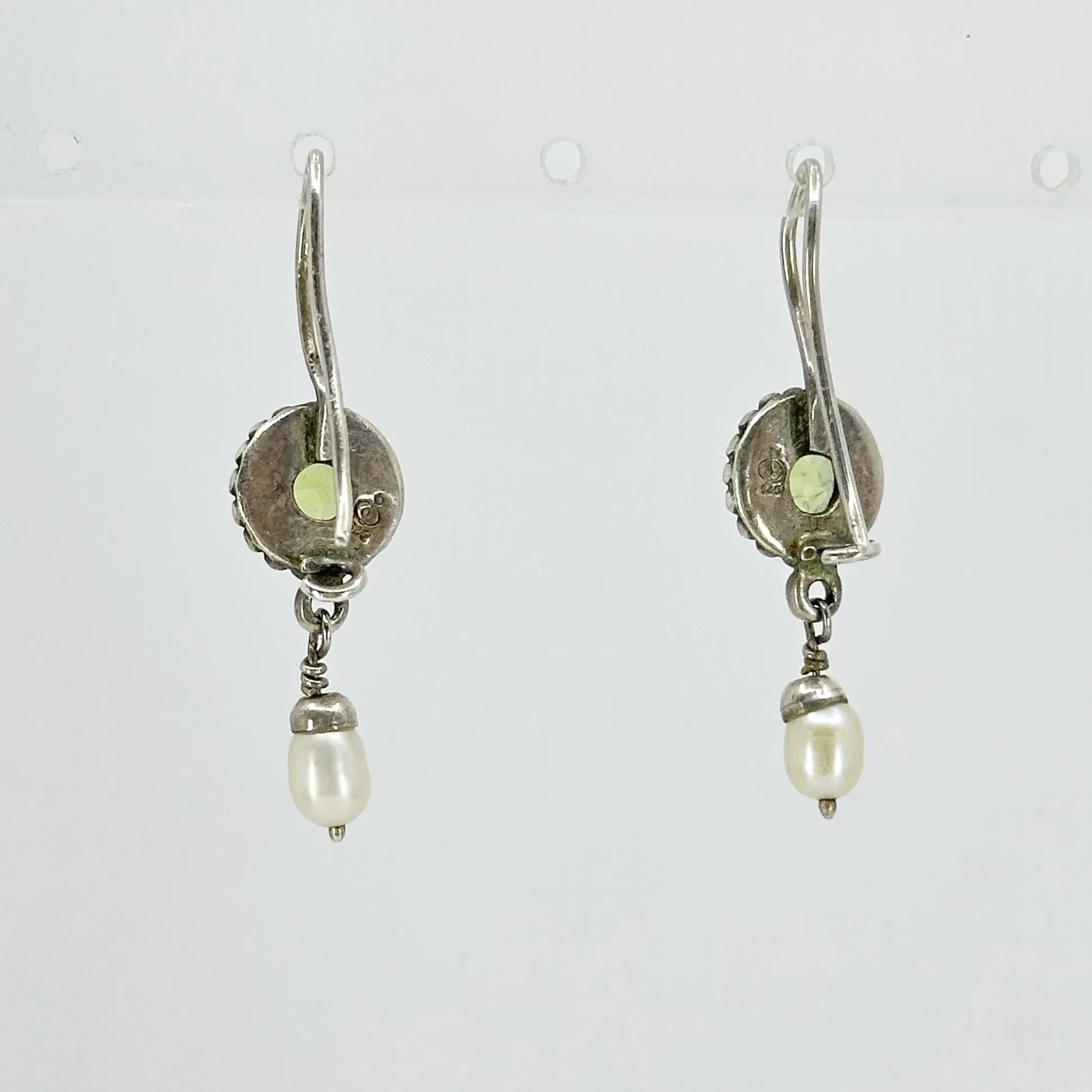 Sterling silver Pearl & peridot drop earrings GM112