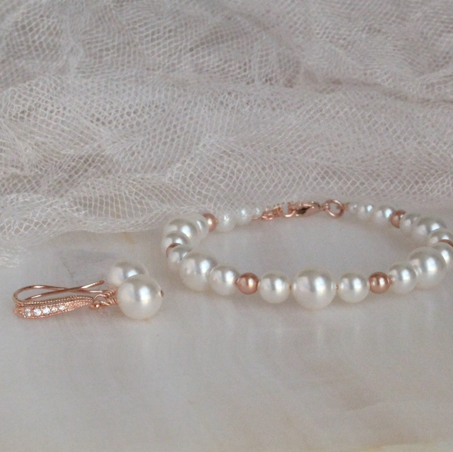 White & Rose Gold Pearl Necklace